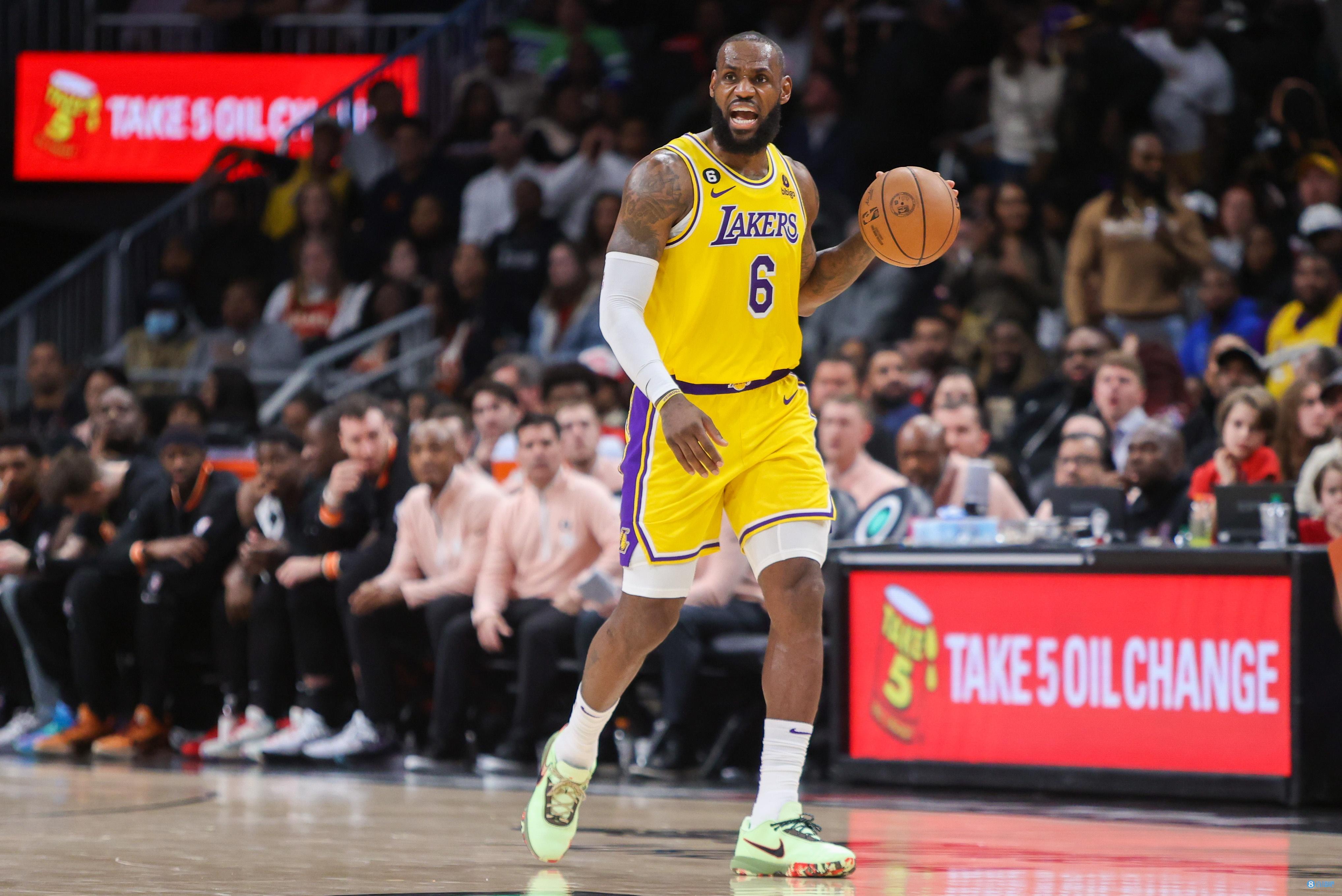 中锋占据第 中锋占据第